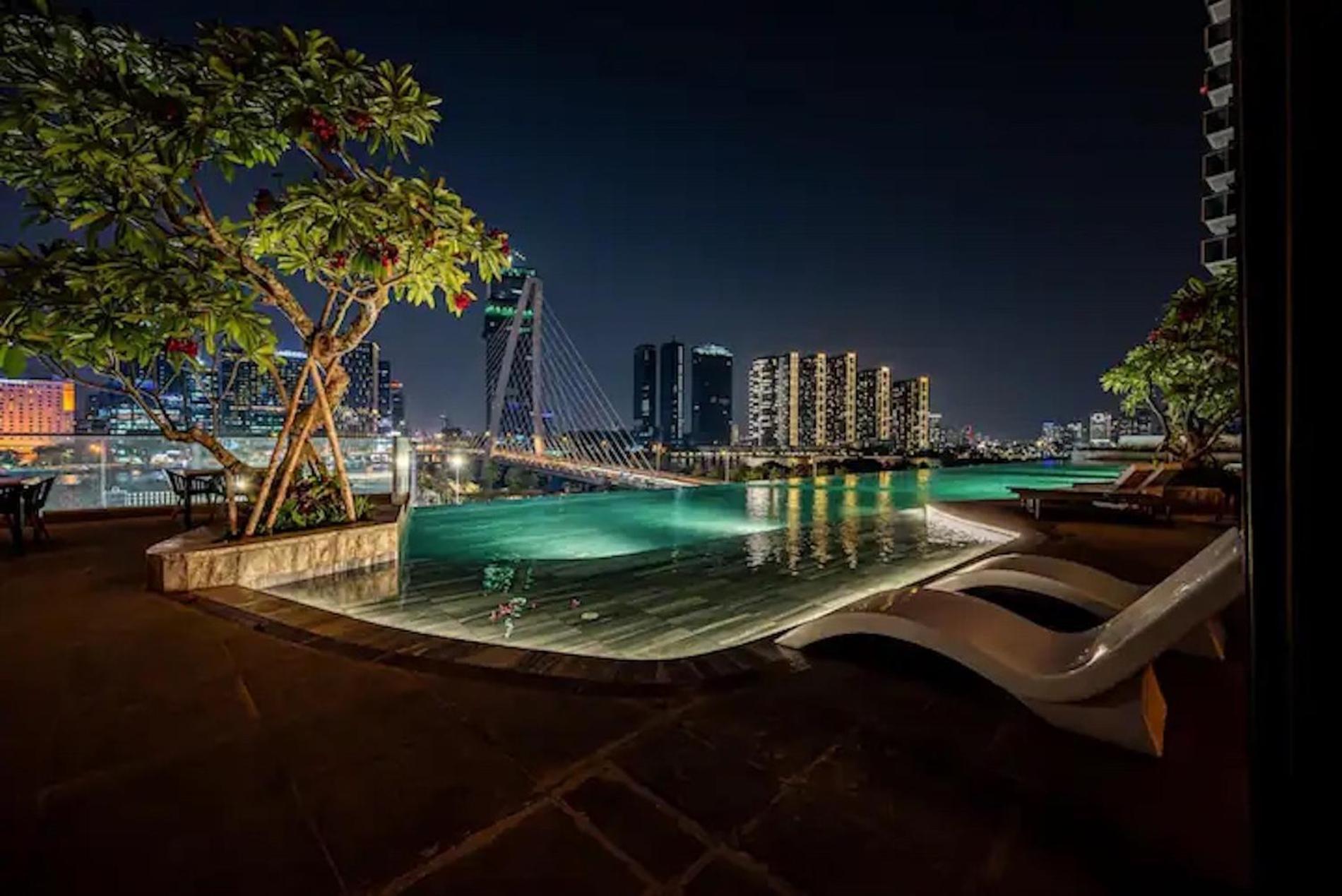 The Opera Apartment Cental Saigon Free Pool-Gym-Sauna Room- Golf Mini Ho Chi Minh City Bagian luar foto