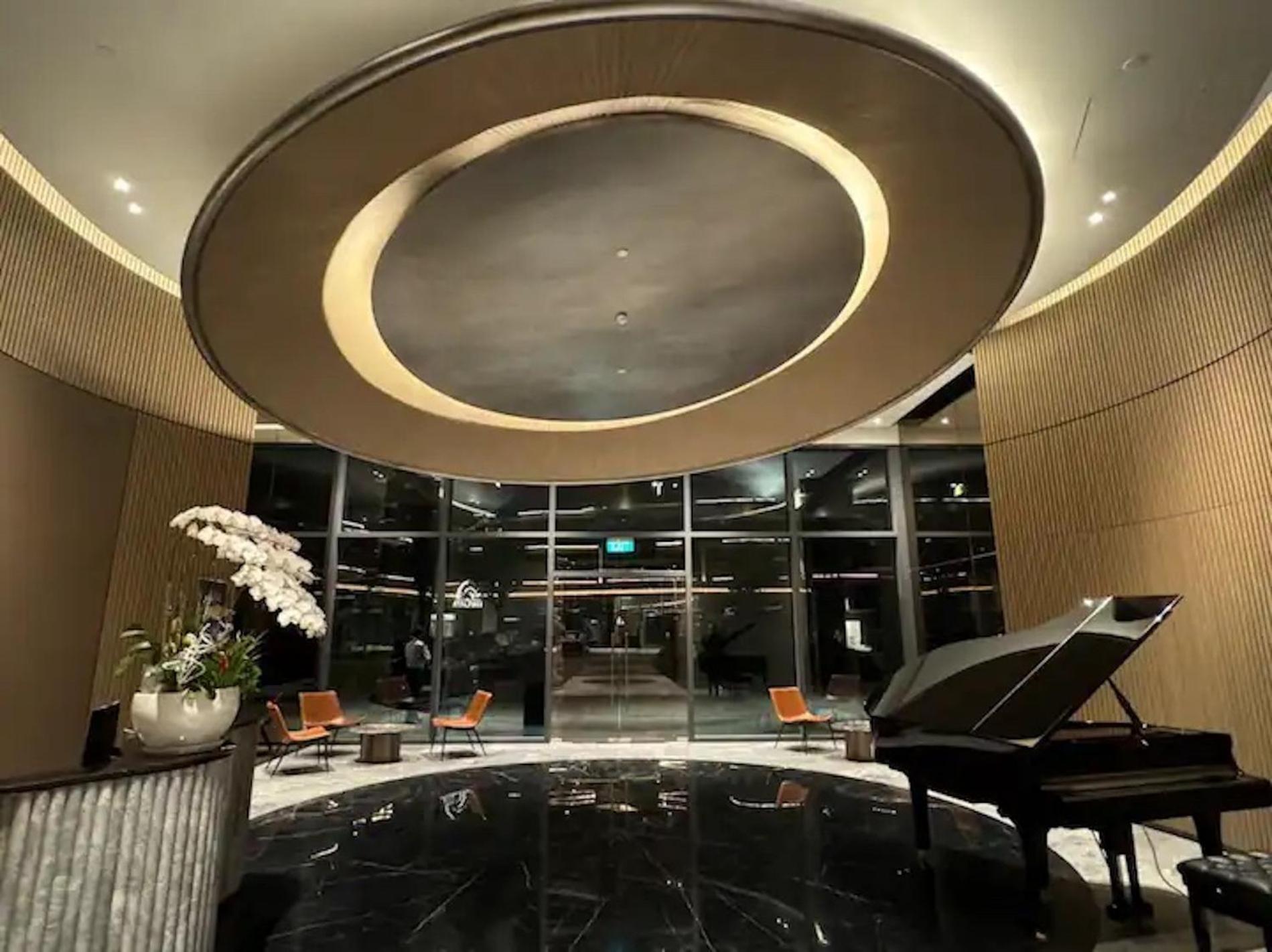 The Opera Apartment Cental Saigon Free Pool-Gym-Sauna Room- Golf Mini Ho Chi Minh City Bagian luar foto