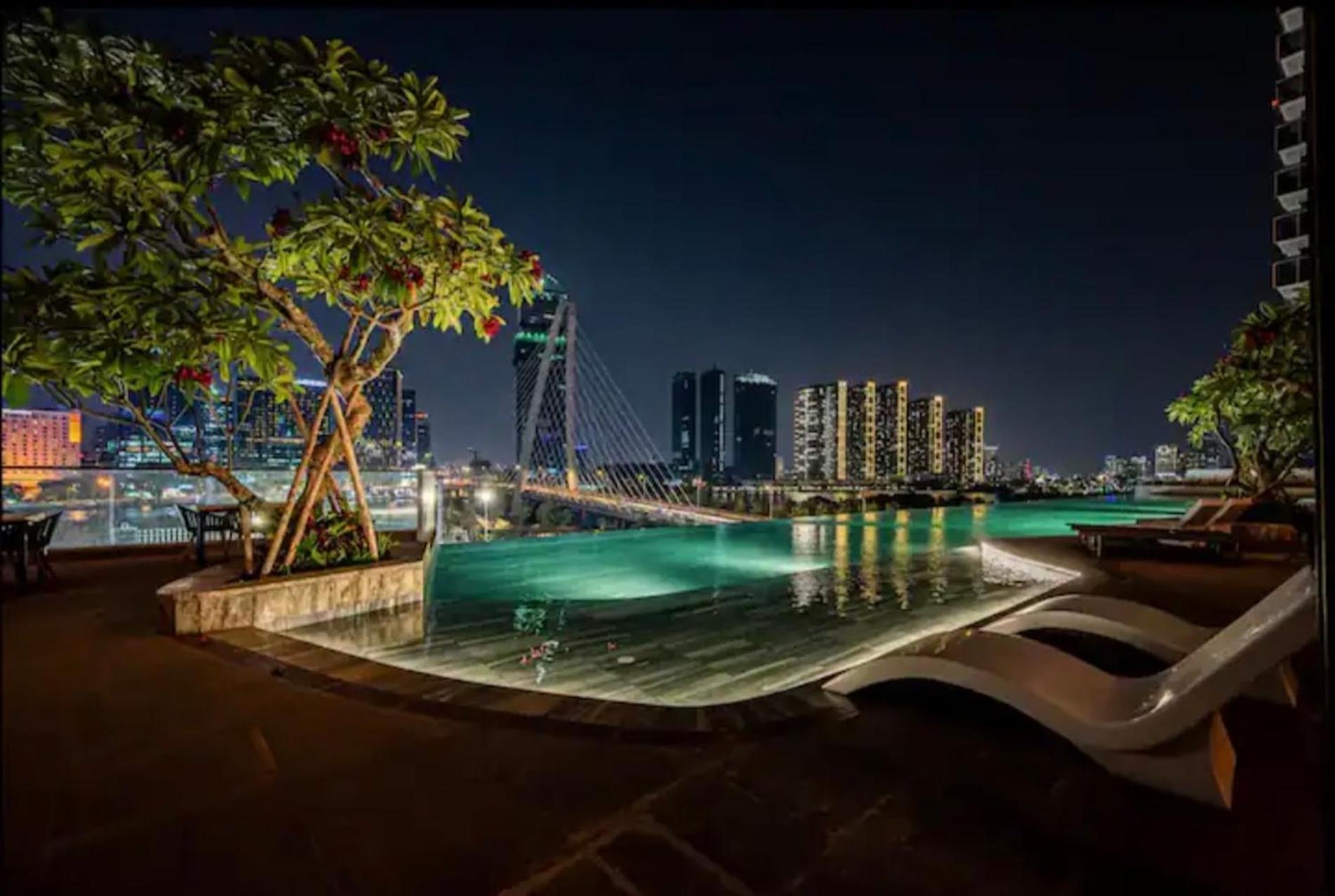 The Opera Apartment Cental Saigon Free Pool-Gym-Sauna Room- Golf Mini Ho Chi Minh City Bagian luar foto