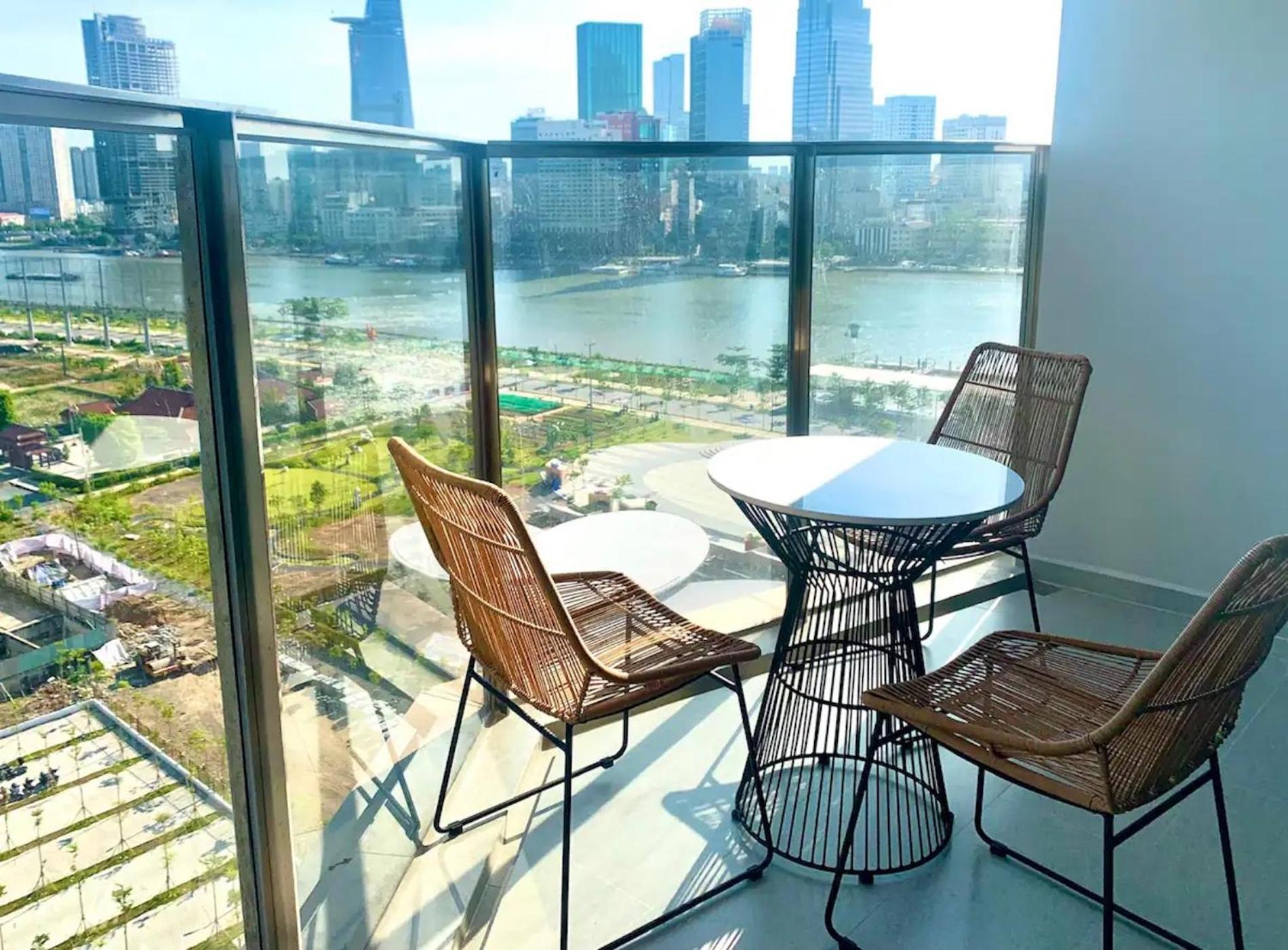 The Opera Apartment Cental Saigon Free Pool-Gym-Sauna Room- Golf Mini Ho Chi Minh City Bagian luar foto