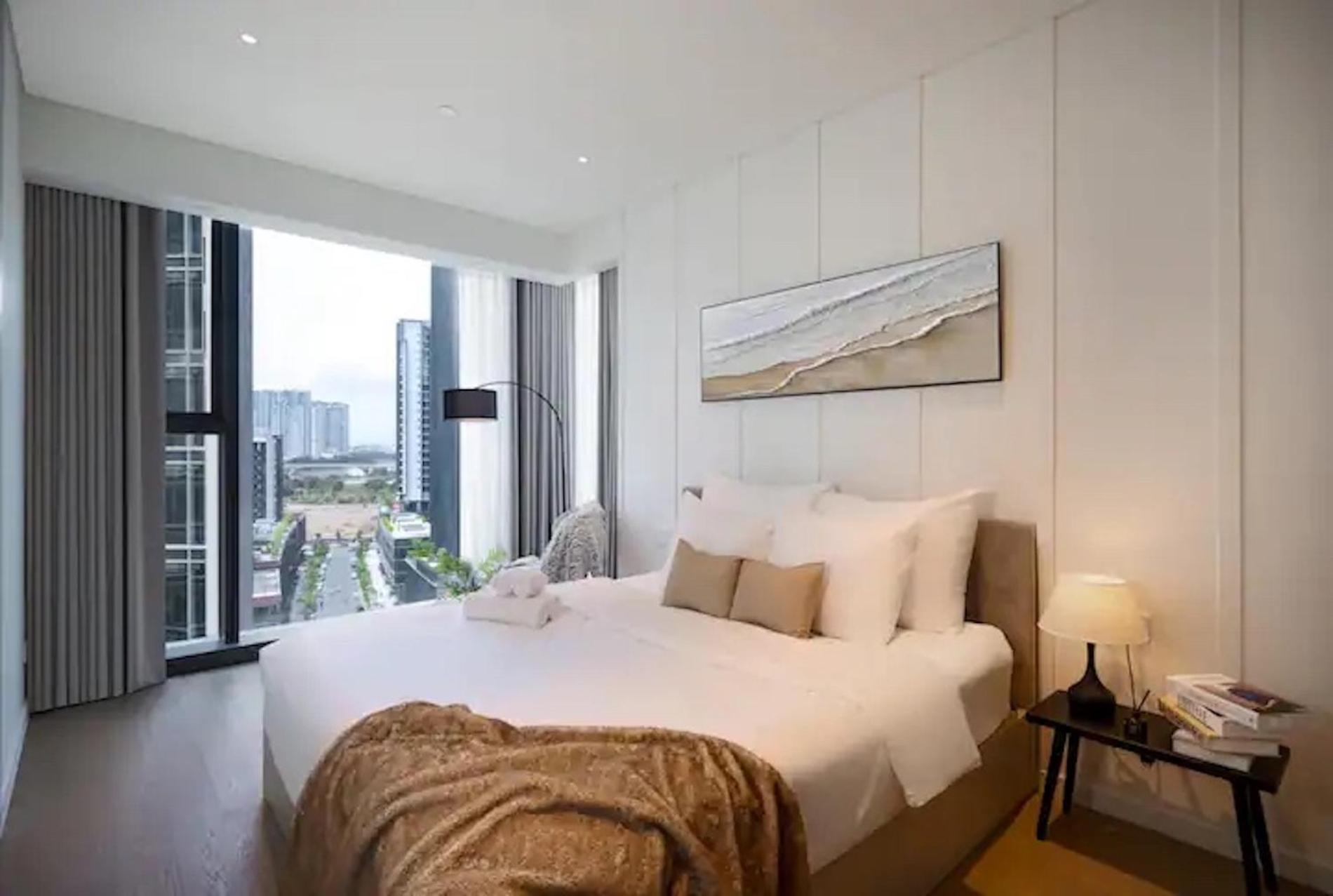 The Opera Apartment Cental Saigon Free Pool-Gym-Sauna Room- Golf Mini Ho Chi Minh City Bagian luar foto