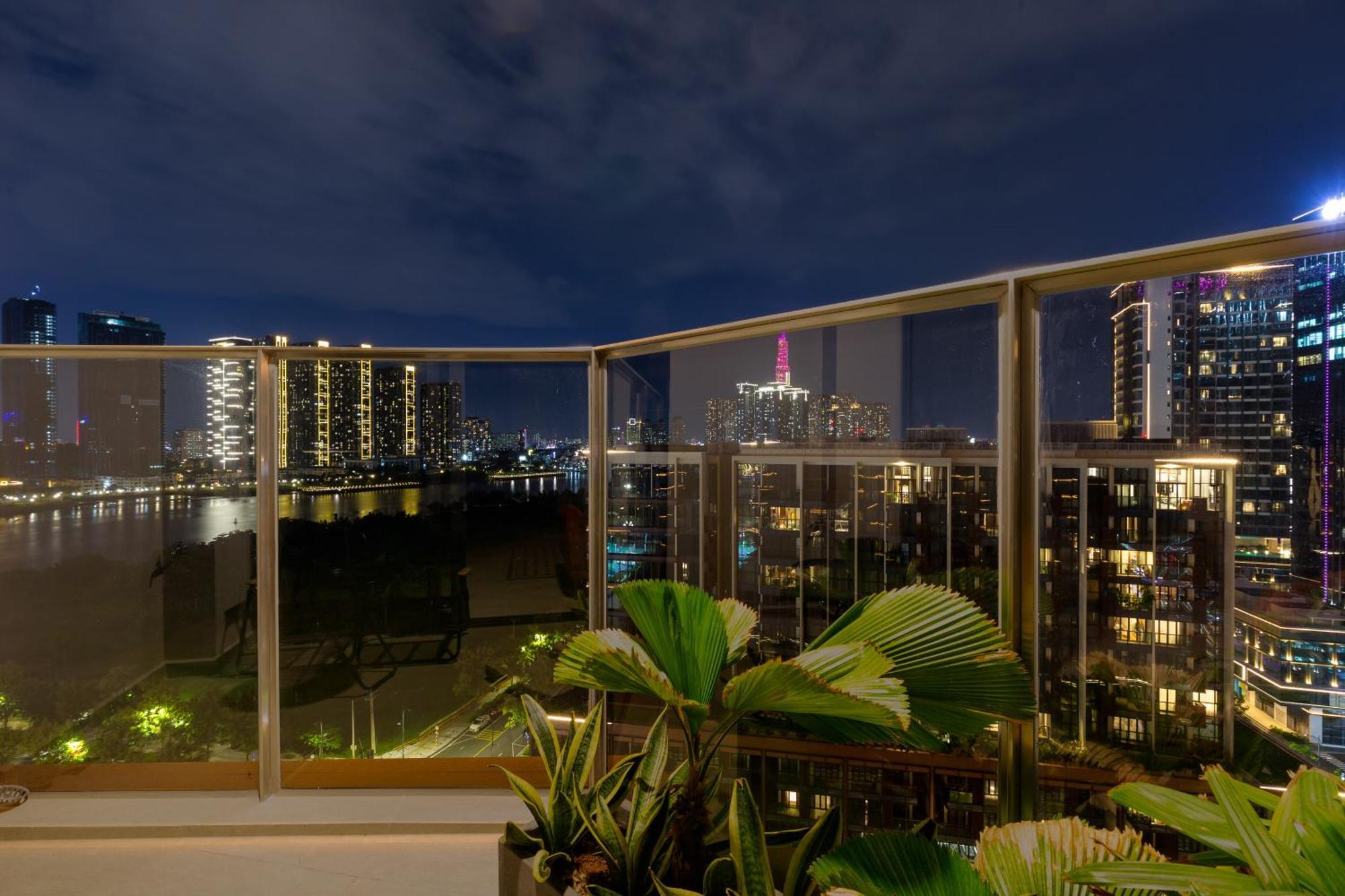 The Opera Apartment Cental Saigon Free Pool-Gym-Sauna Room- Golf Mini Ho Chi Minh City Bagian luar foto