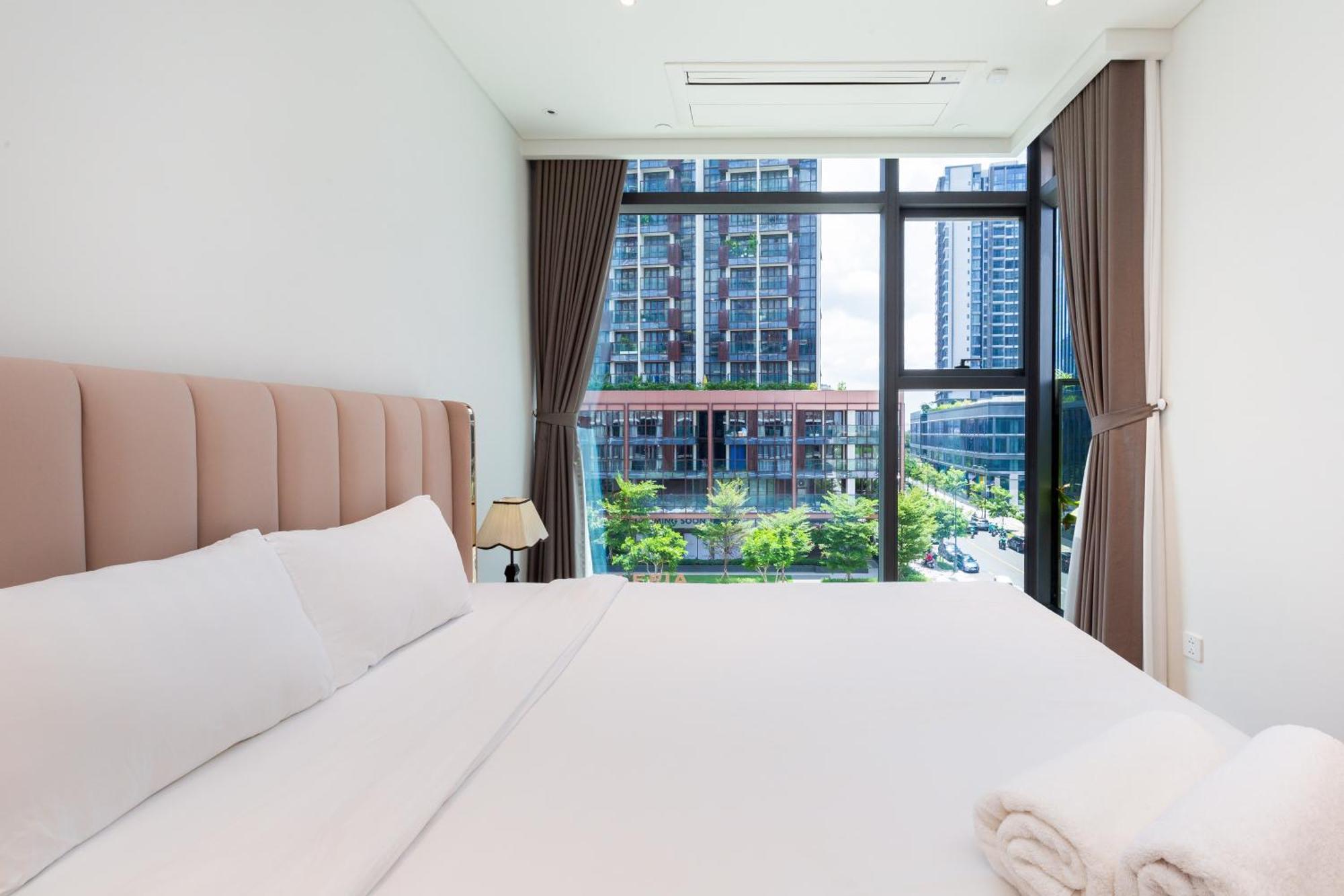 The Opera Apartment Cental Saigon Free Pool-Gym-Sauna Room- Golf Mini Ho Chi Minh City Bagian luar foto