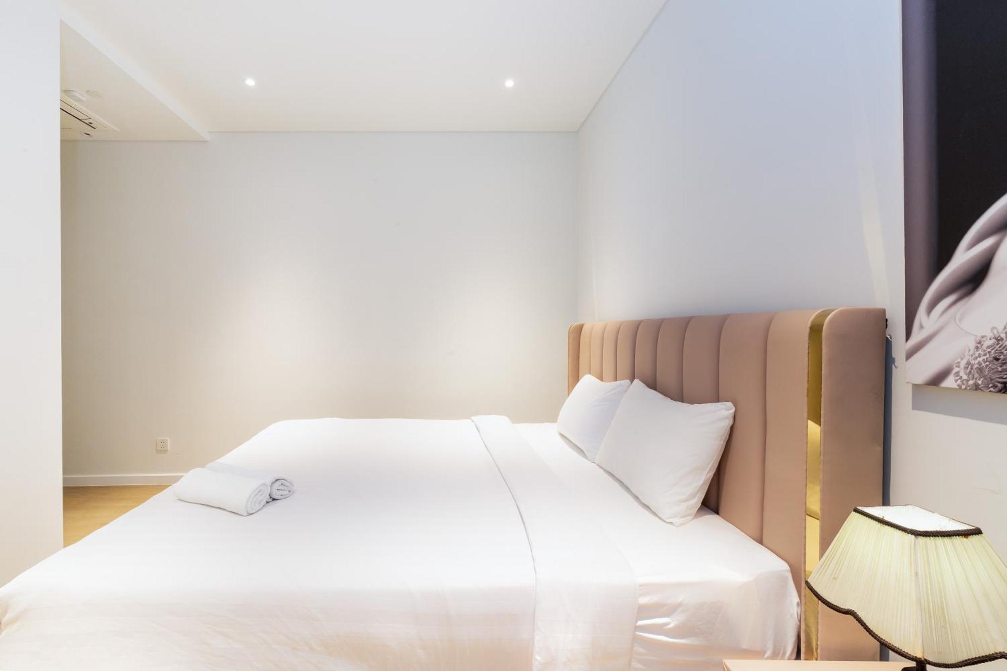 The Opera Apartment Cental Saigon Free Pool-Gym-Sauna Room- Golf Mini Ho Chi Minh City Bagian luar foto
